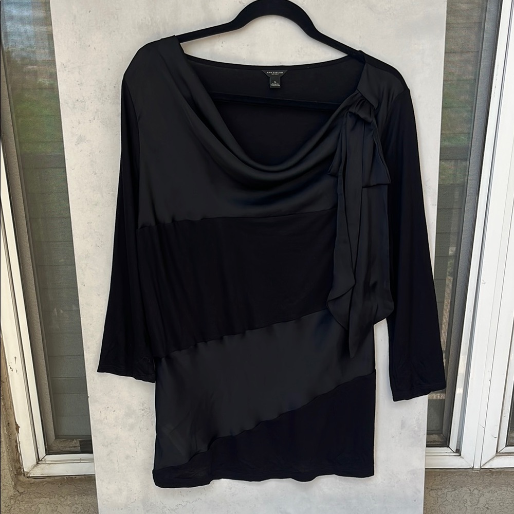 Rare Ann Taylor Black Scoop Neck Bow Blouse - Size L 🖤